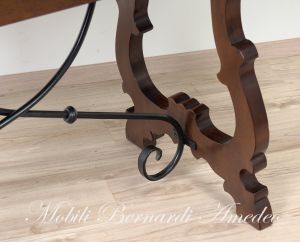 Tavolo consolle stile classico realizzato artigianale in legno massello di noce con ferro battuto