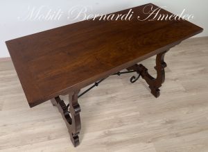 Tavolo consolle stile classico realizzato artigianale in legno massello di noce con ferro battuto