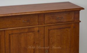 Credenza arte povera in legno massello di noce 4 porte e 3 cassetti con intarsio