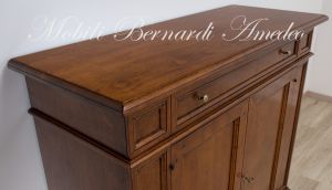 Credenza in legno massello di noce con 2 ante e 1 cassetto stile arte povera