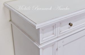 Solid wood sideboard with white lacquered finish