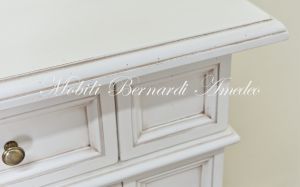 Solid wood sideboard with white lacquered finish
