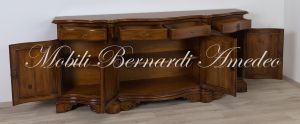 Credenza artigianale classica da soggiorno in noce massiccio scantonata