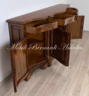 Credenza artigianale classica da soggiorno in noce massiccio scantonata