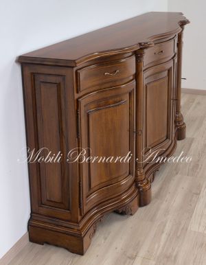 Credenza artigianale classica da soggiorno in noce massiccio scantonata