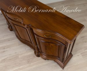 Credenza artigianale classica da soggiorno in noce massiccio scantonata