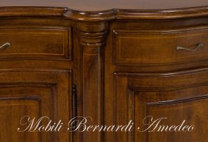 Credenza artigianale classica da soggiorno in noce massiccio scantonata