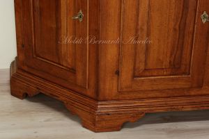 Credenza veneta scantonata in legno massiccio di noce lunghezza cm 160