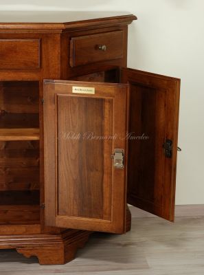 Credenza veneta scantonata in legno massiccio di noce lunghezza cm 160