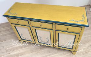 Solid wood sideboard with lacquered and hand-decorated finish