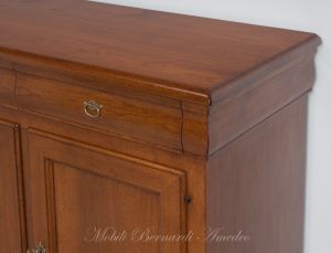 Reproduction of a classic style sideboard - detail of the walnut wood and the shaping of the drawers typical of the Louis Philippe style