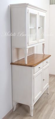 Credenza con alzata da cucina in legno massello stile classico veneto finitura colore bianco e rovere chiaro