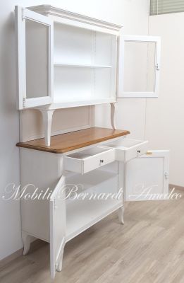 Credenza con alzata da cucina in legno massello stile classico veneto finitura colore bianco e rovere chiaro