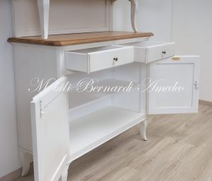 Credenza con alzata da cucina in legno massello stile classico veneto finitura colore bianco e rovere chiaro