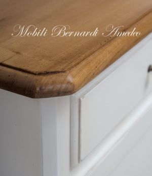 Credenza con alzata da cucina in legno massello stile classico veneto finitura colore bianco e rovere chiaro