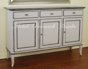 Credenza classica in legno massello con finitura colore grigio molto anticata