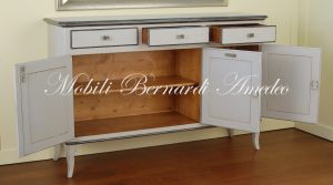 Credenza classica in legno massello con finitura colore grigio molto anticata