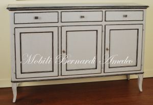 Credenza classica in legno massello con finitura colore grigio molto anticata