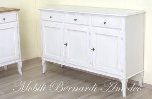 Credenza in massello con finitura bianco anticato
