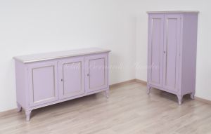 Credenza bassa ed armadietto in legno massello stile classico laccati colore lilla e foglia argento
