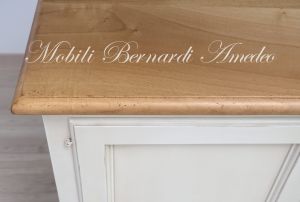 Credenza in legno massello da 160 cm di lunghezza con top in noce nazionale finitura laccata bianco avorio