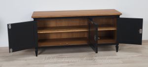 Mobile basso da soggiorno con 3 ante in legno massello finitura nero anticato e rovere