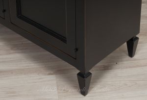Mobile basso da soggiorno con 3 ante in legno massello finitura nero anticato e rovere