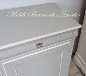 Classic style sideboard in solid wood with 2 doors and 2 drawers in antique gray and white finish