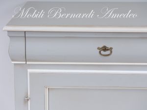Classic style sideboard in solid wood with 2 doors and 2 drawers in antique gray and white finish