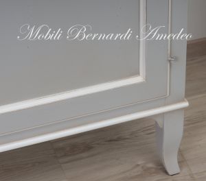 Classic style sideboard in solid wood with 2 doors and 2 drawers in antique gray and white finish