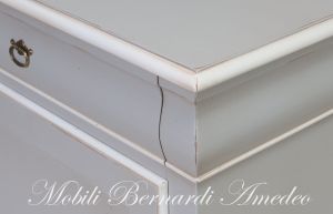 Classic style sideboard in solid wood with 2 doors and 2 drawers in antique gray and white finish
