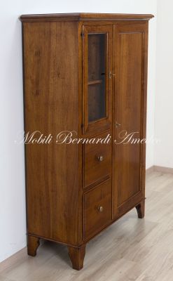 Credenza dispensa da cucina realizzata in legno massello di noce stile classico