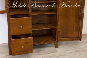 Credenza dispensa da cucina realizzata in legno massello di noce stile classico