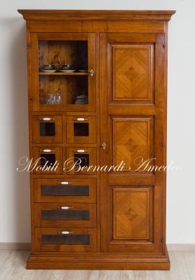 Mobile dispensa da cucina o soggiorno in legno di noce intarsiato