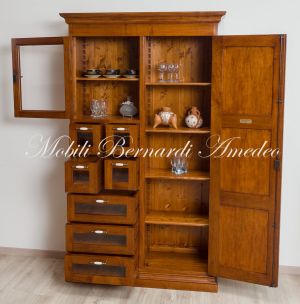 Mobile dispensa da cucina o soggiorno in legno di noce intarsiato