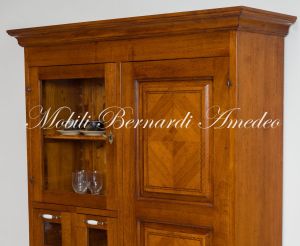 Mobile dispensa da cucina o soggiorno in legno di noce intarsiato