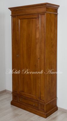 Armadietto dispensa realizzato artigianalmente in legno massiccio di noce