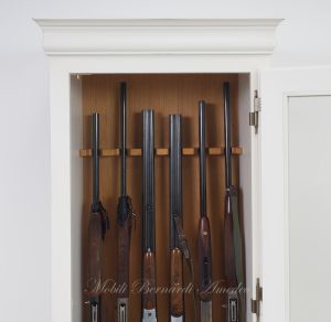 Fuciliera in legno massello stile classico con 1 anta con vetro e finitura colore bianco anticato