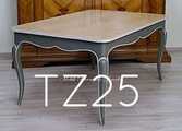 Tavolo allungabile gambe curve bicolore piano in ciliegio Tavolo allungabile gambe curve bicolore piano ciliegio