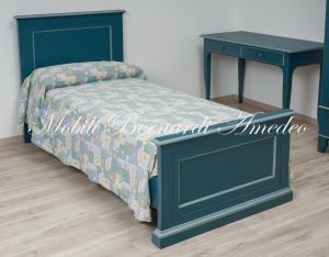 Letto a 1 piazza in legno massiccio con finitura laccata colorata