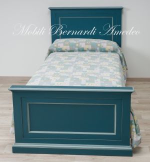 Letto a 1 piazza in legno massiccio con finitura laccata colorata