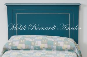 Letto a 1 piazza in legno massiccio con finitura laccata colorata