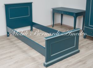 Letto a 1 piazza in legno massiccio con finitura laccata colorata