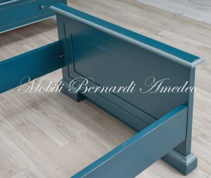 Letto a 1 piazza in legno massiccio con finitura laccata colorata