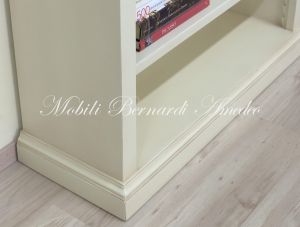Mobile libreria con ripiani spostabili realizzata artigianalmente e laccata bianco