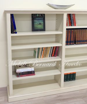 Mobile libreria con ripiani spostabili realizzata artigianalmente e laccata bianco