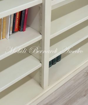 Mobile libreria con ripiani spostabili realizzata artigianalmente e laccata bianco