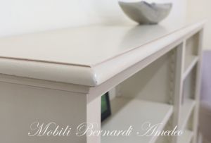 Mobile libreria con ripiani spostabili realizzata artigianalmente e laccata bianco