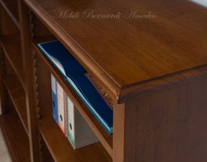 Scaffalatura libreria in legno stile classico con ripiani spostabili