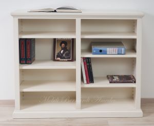 Piccola libreria in legno stile classico con finitura laccata bianco